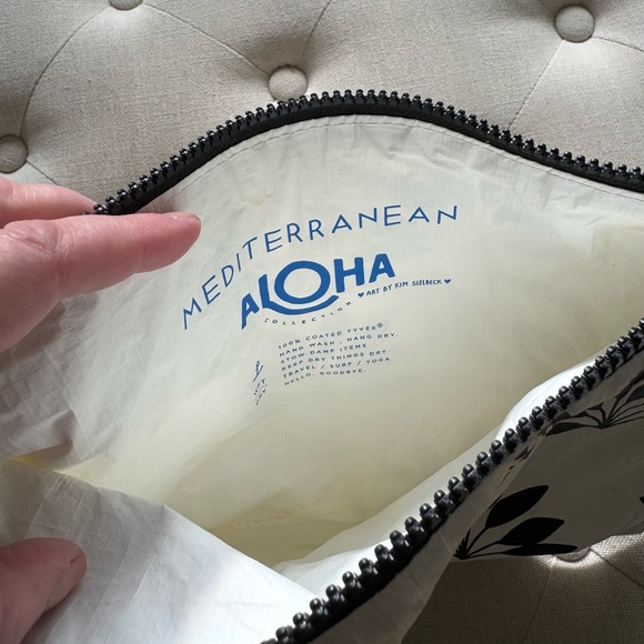 Aloha Collection Mediterranean Black and White Leaf Print Splash Proof Mid Pouch - Picture 2 of 3